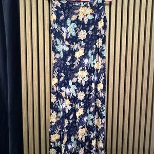 Elegant Floral Maxi Dress in Navy